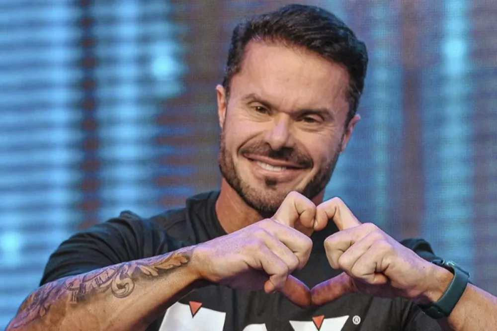RENATO CARIANI CANCELADO POR SUAS FALAS